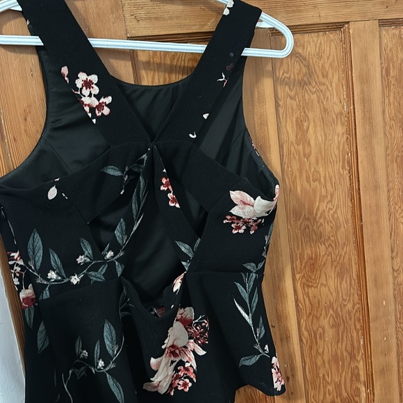 Dynamite Flower top - Picture 2 of 3